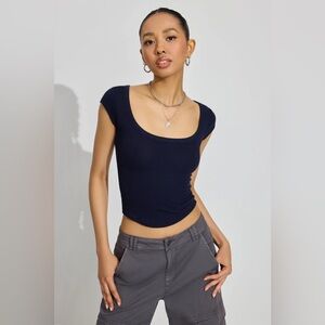 GARAGE PAMELA SCOOP NECK TEE BLUE!